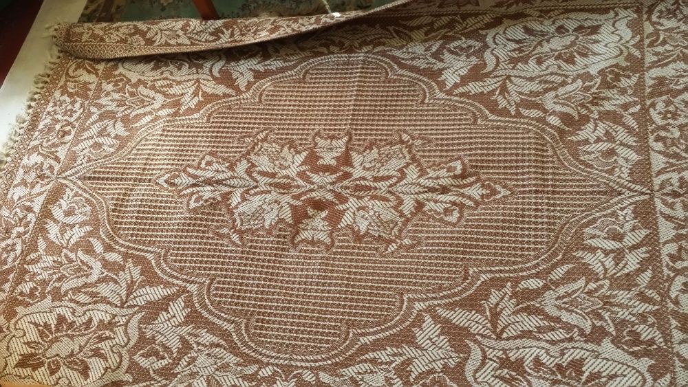 Cuvertura superba cu franjuri in doua culori,noua