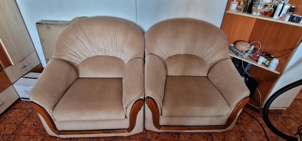 Vând canapea catifea crem