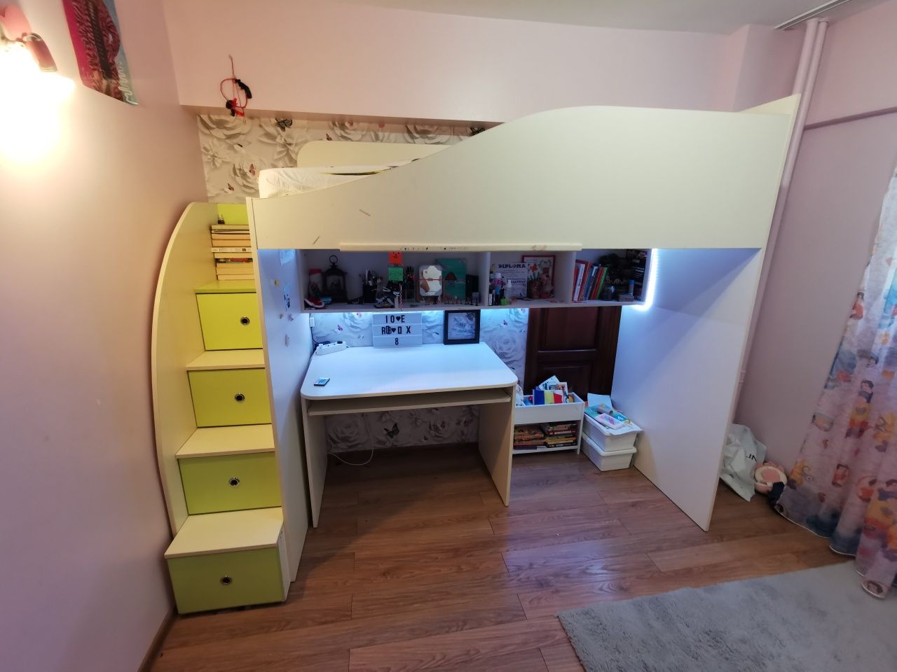 Vand mobila/ pat supraetajat cu birou camera copii