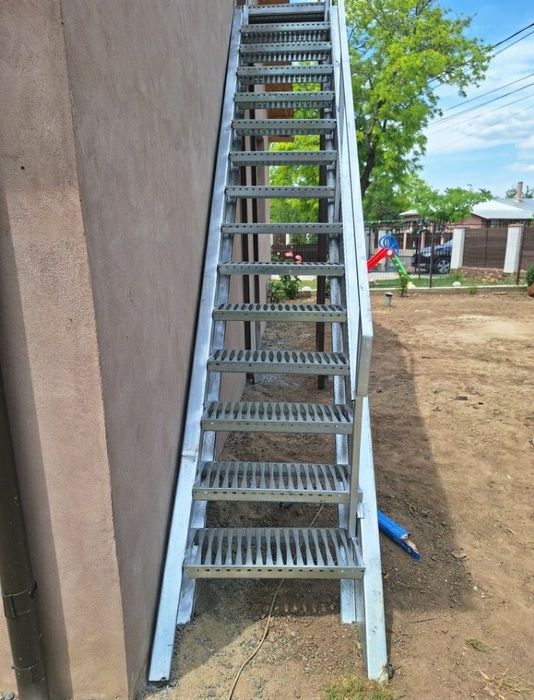 Confectionam scarii metalice zincate exterioare și pentru incendii , p