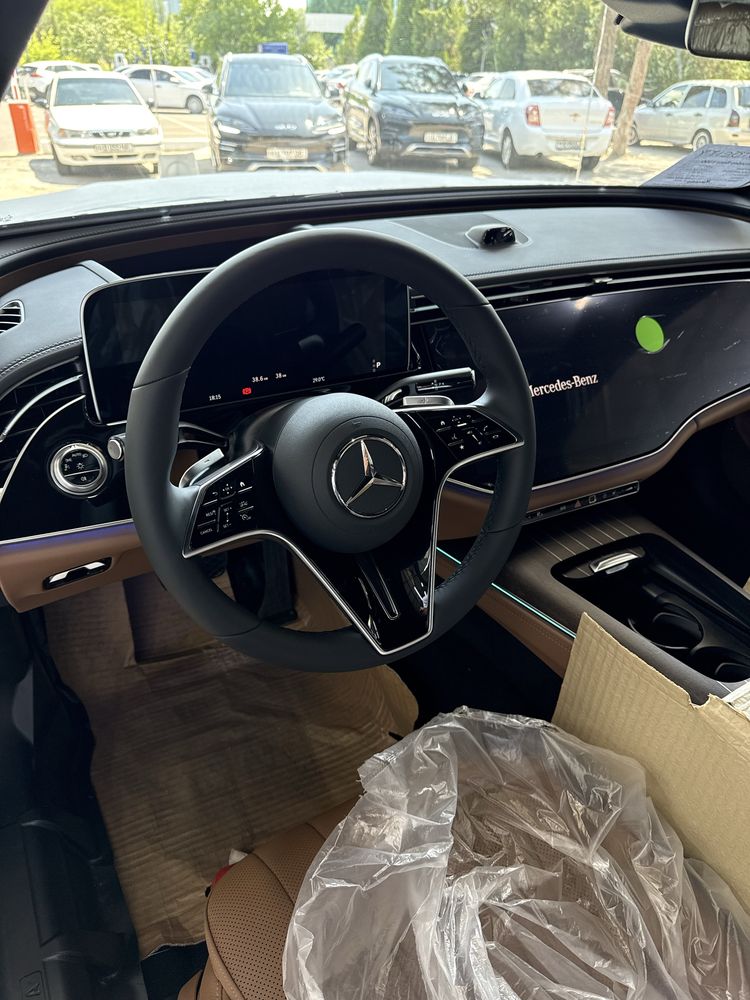 Mercedes-Benz E300 W214 Full option