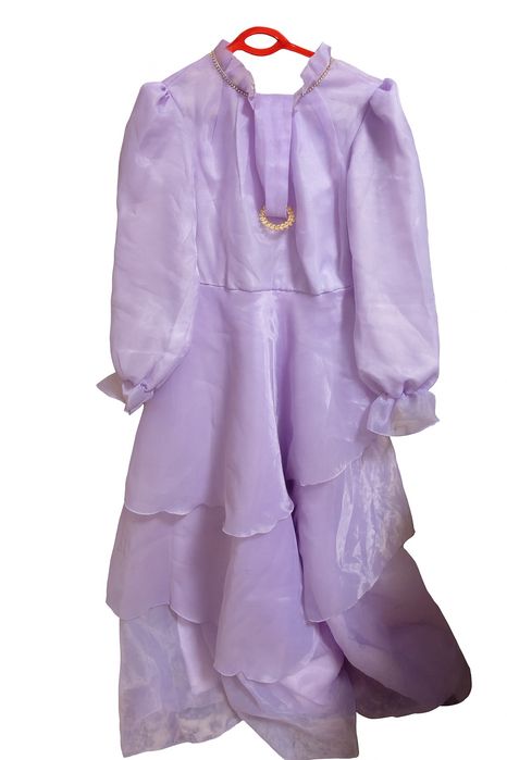 XL razmer, 1 marta kiyilgan, yangi holatdagi chiroyli ayollar ko‘ylagi