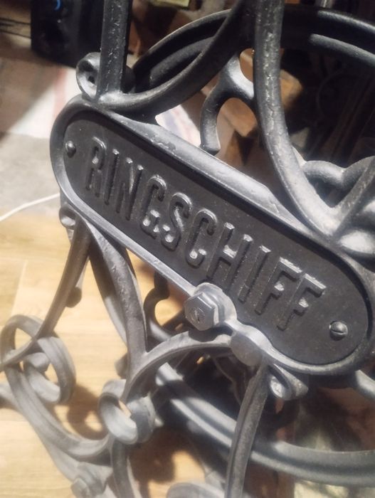 Vând mașini de cusut !!!