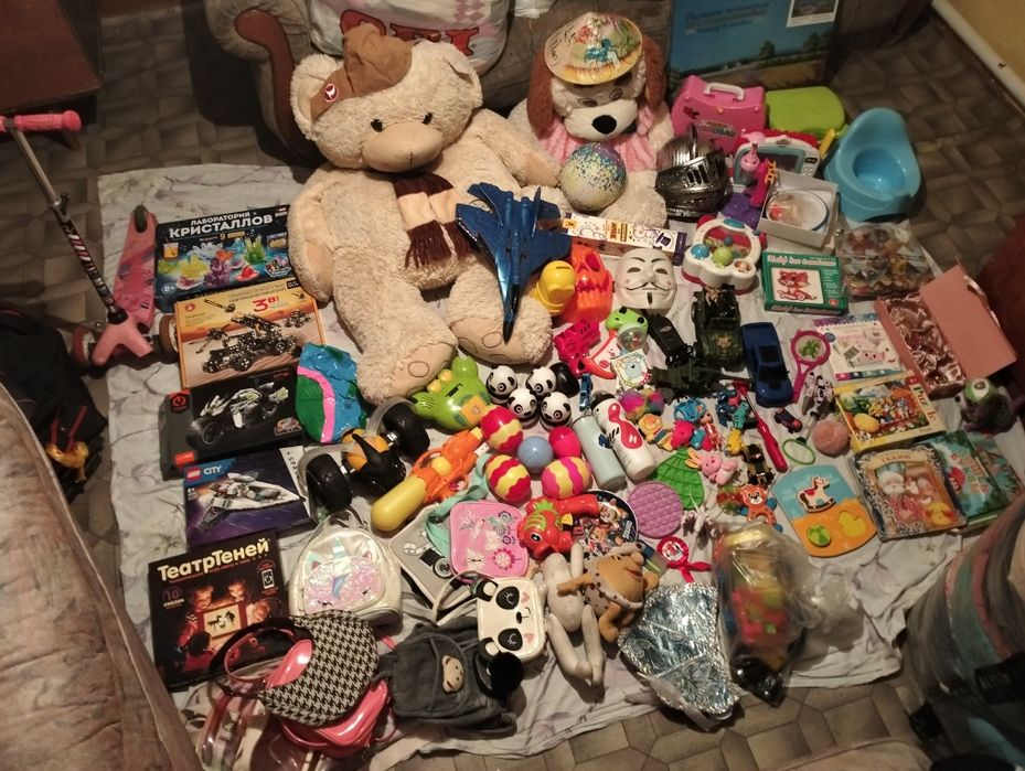 Продам много игрушек срочно смотрите фото.
