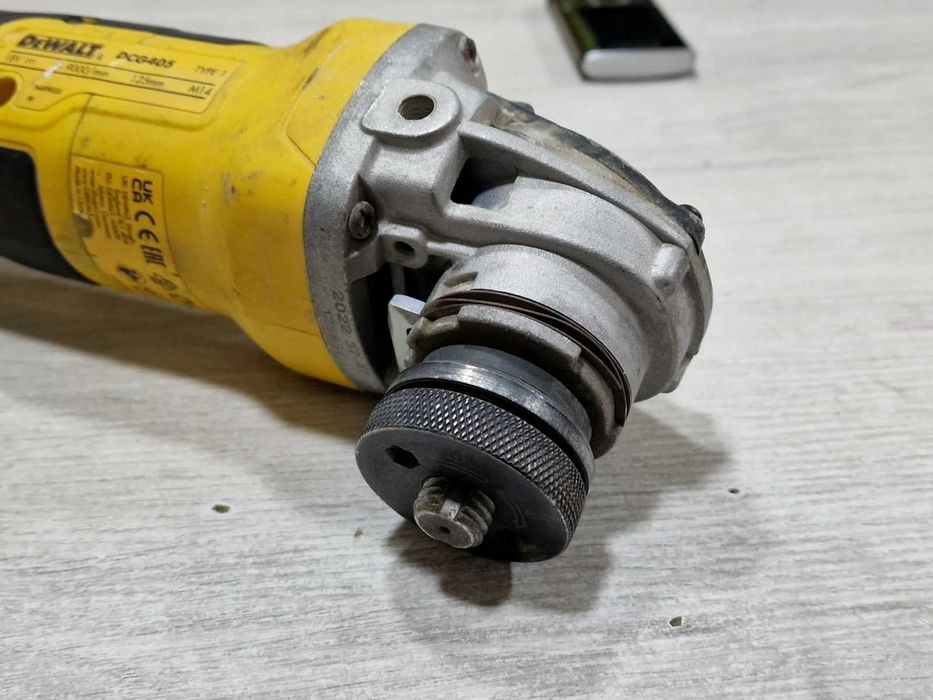 Акумулаторен ъглошлайф DeWALT DCG405
