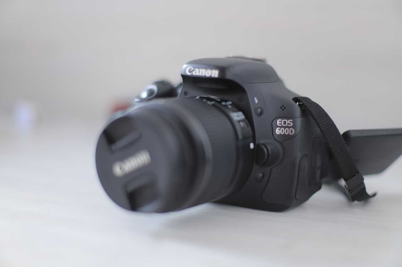 Canon 600D yangi