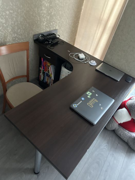 Продам письменный стол. В идеальном состоянии.