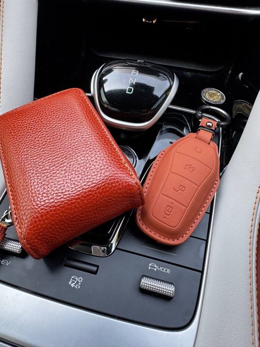 Chexol sotiladi. Oladiganla tel qilila iltimos