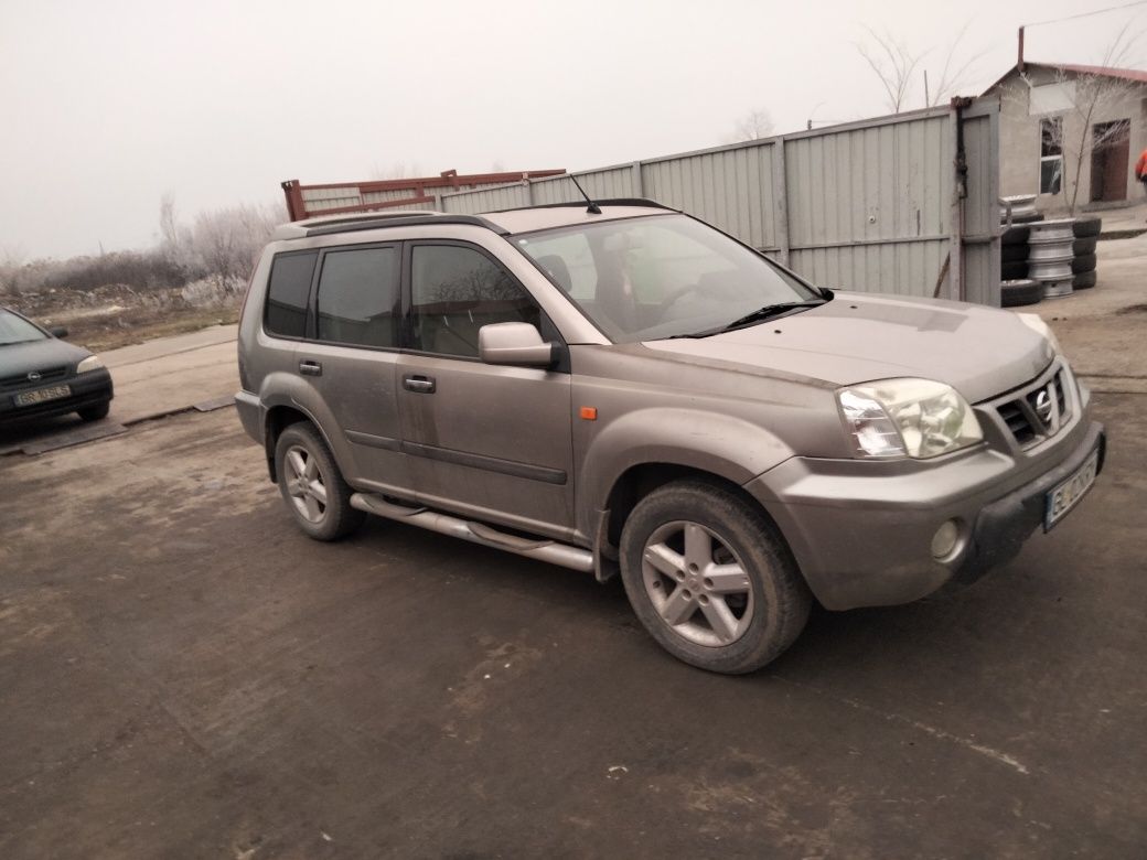 Dezmembrez Nissan x trail 2.2