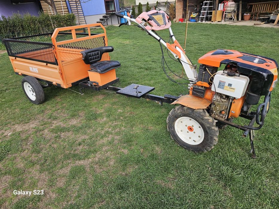 Vând sau schimb motocultor cu remorca rabatabilă