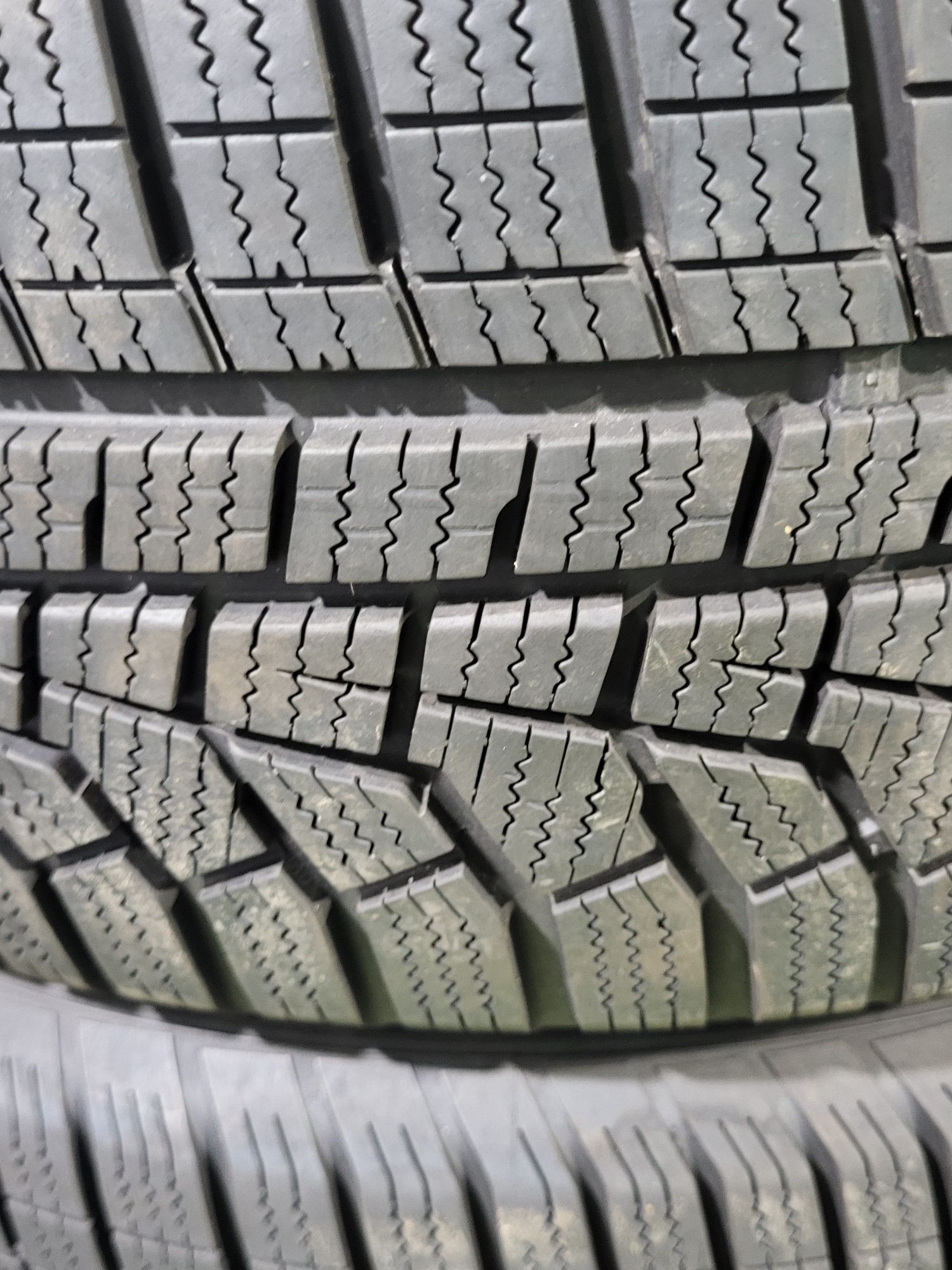 2 бр зимни 205/60/16 Hankook