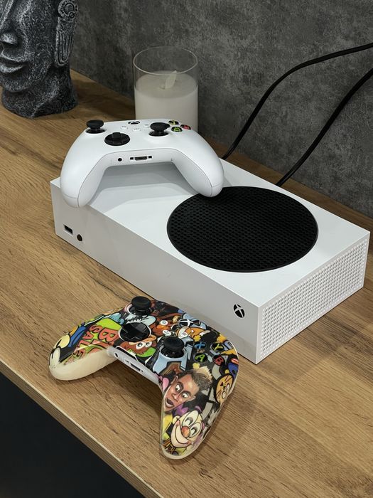 XBOX Series S 512ГБ + 2 джойстика