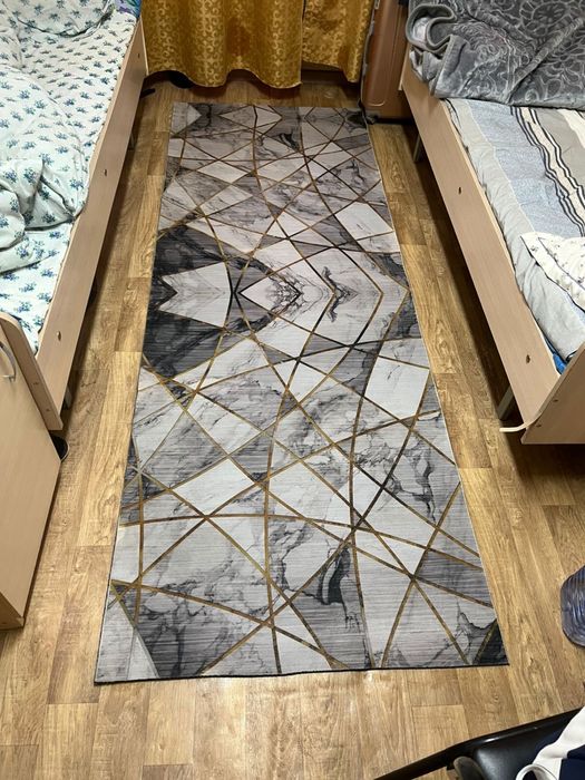 Ковер , 2,50 см*85см, в хорошем состояний, в модерн-современном стиле