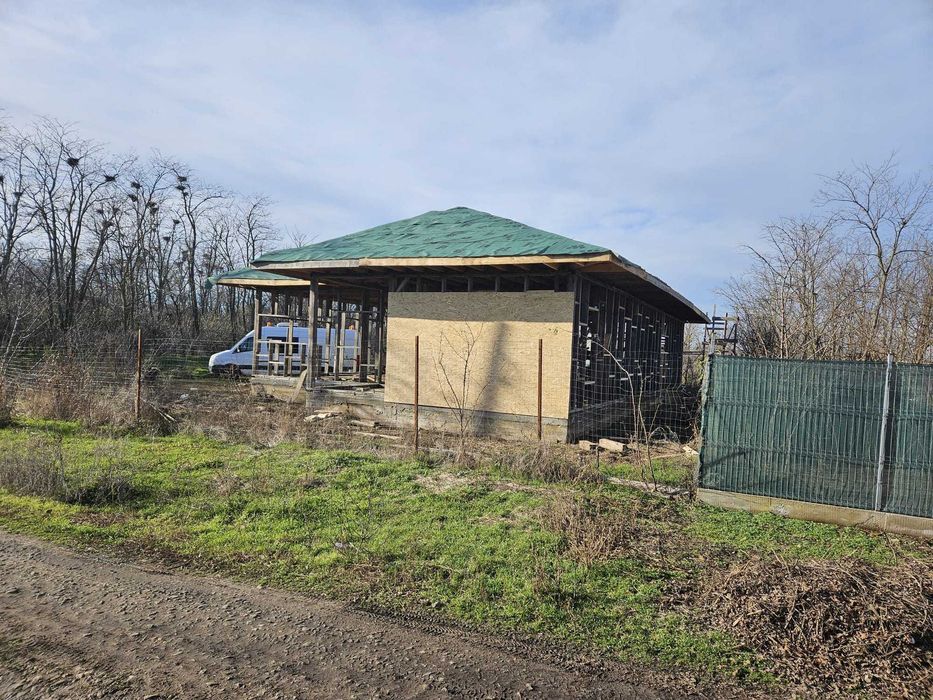Teren si casa de vanzare