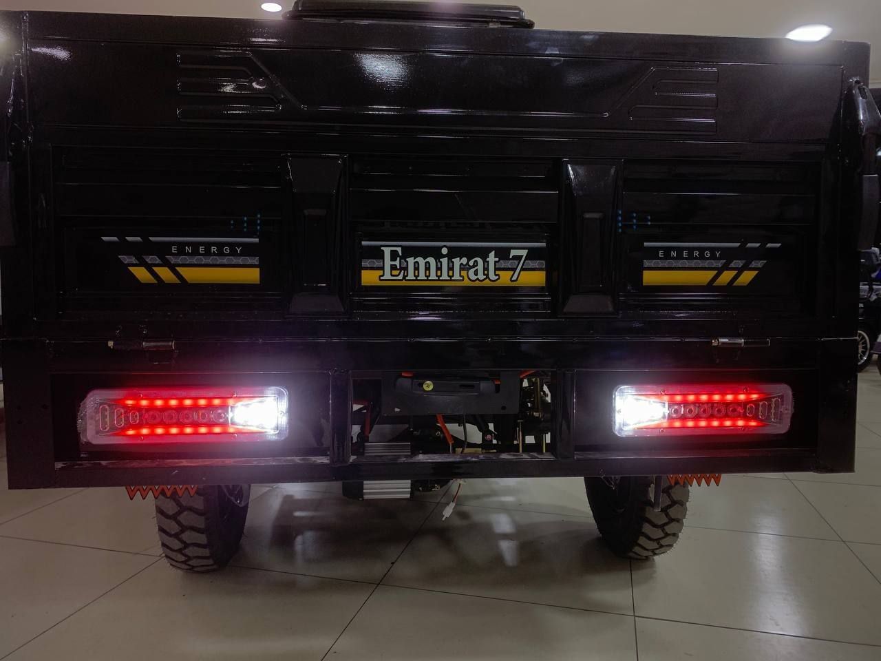 Продаётся Электро мотороллер Emirat 7 Полукабинка.