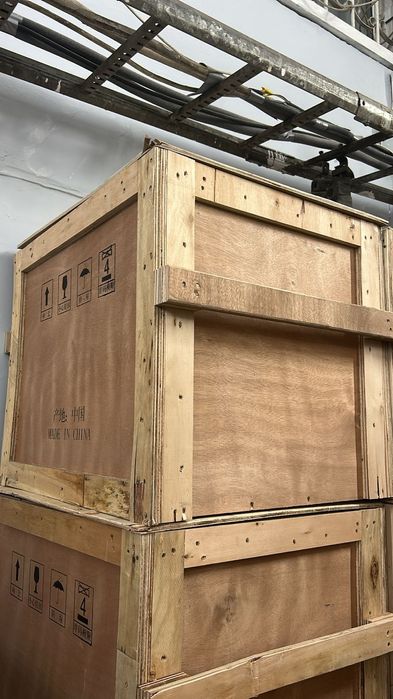 Ящик из дерево для хранения корма