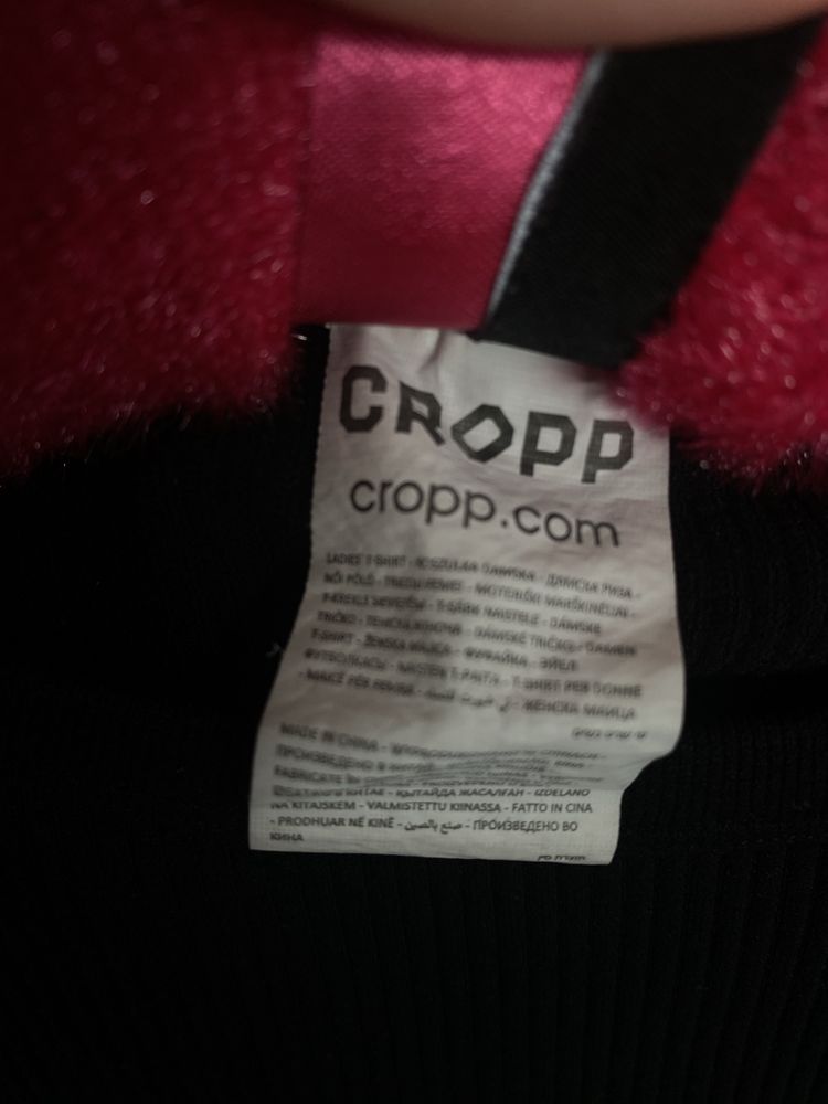 Изчистен черен топ CROPP