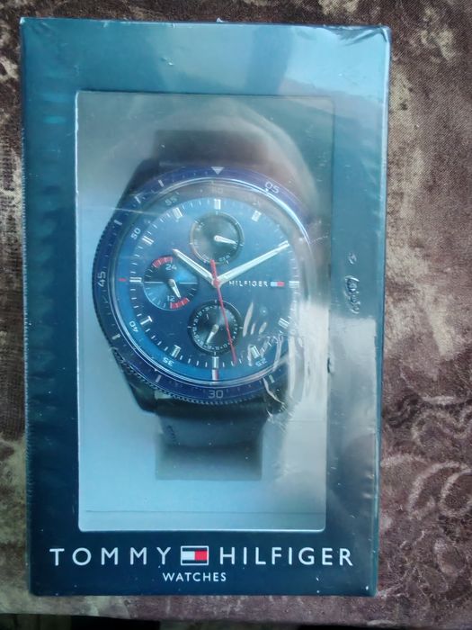 Tommy Hilfiger часовник
Кварцов часовник с кожена каишка, Черен / Тъмн