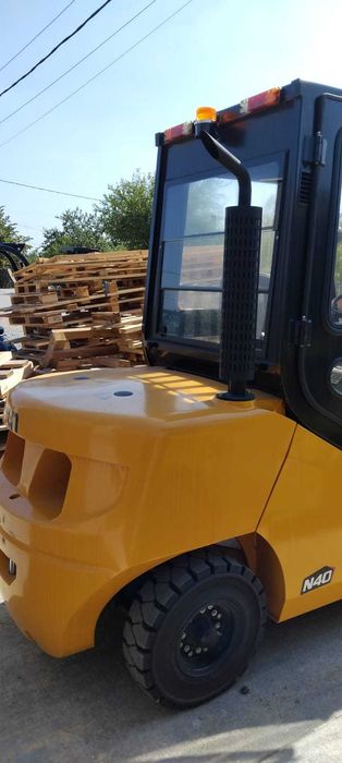 Stivuitor Diesel de Vanzare 4000 kg, UN FD40T, Pret special