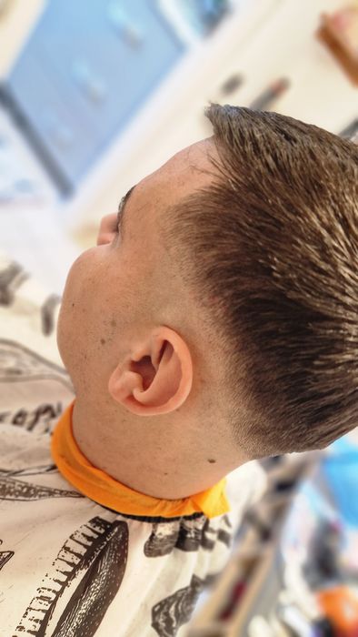 Frizer începător  tund la domiciliu clientului sau al meu