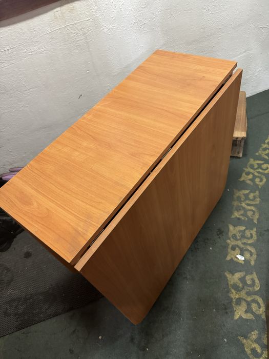 Продам срочно стол 5000 тысяч