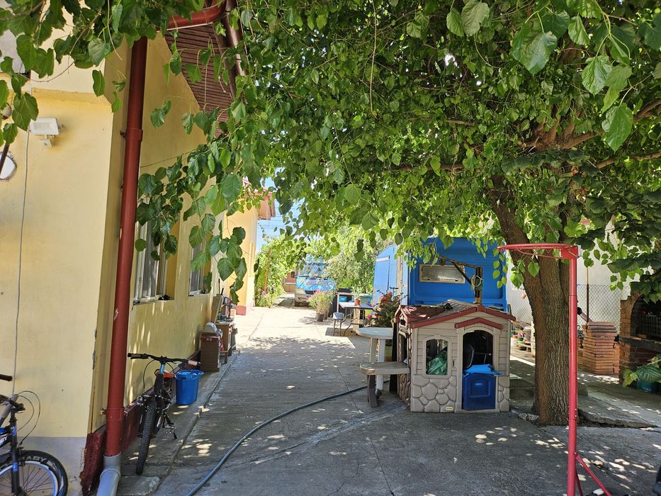 Casa cu teren - deschidere directa la lacul Corbeanca