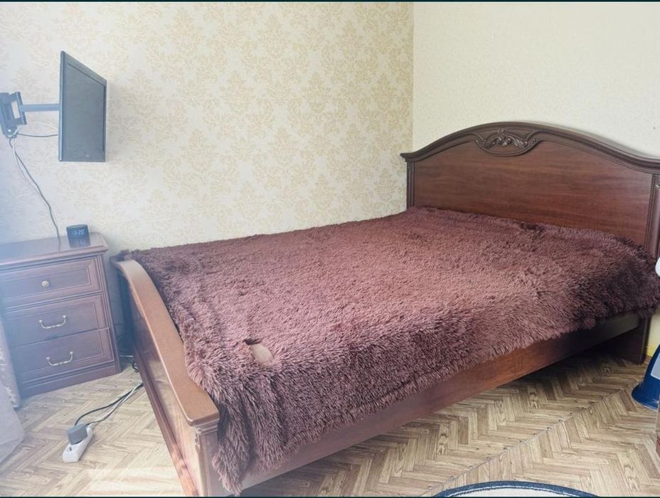 Продам двуспальнюю кровать. Фирма Шатура. Производство Россия.