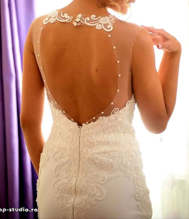 Vând rochie mireasa ,stil sirena,culoare ivory, marimea 38