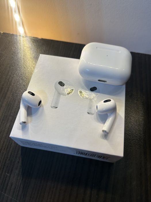 Vand airpods noi desigilate