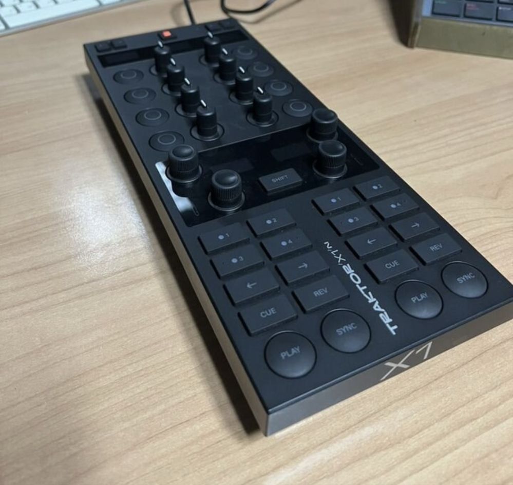 Traktor x1 mk3, native instruments