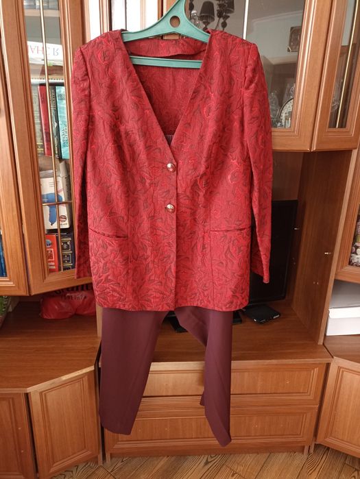 Брючный шелковый костюм