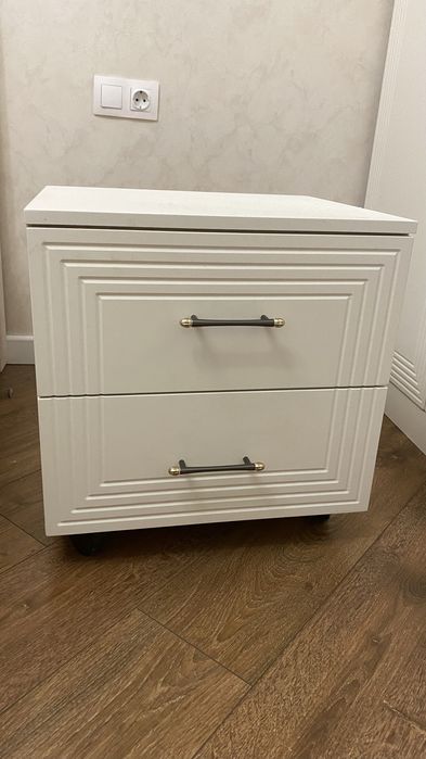 Тумба прикроватная