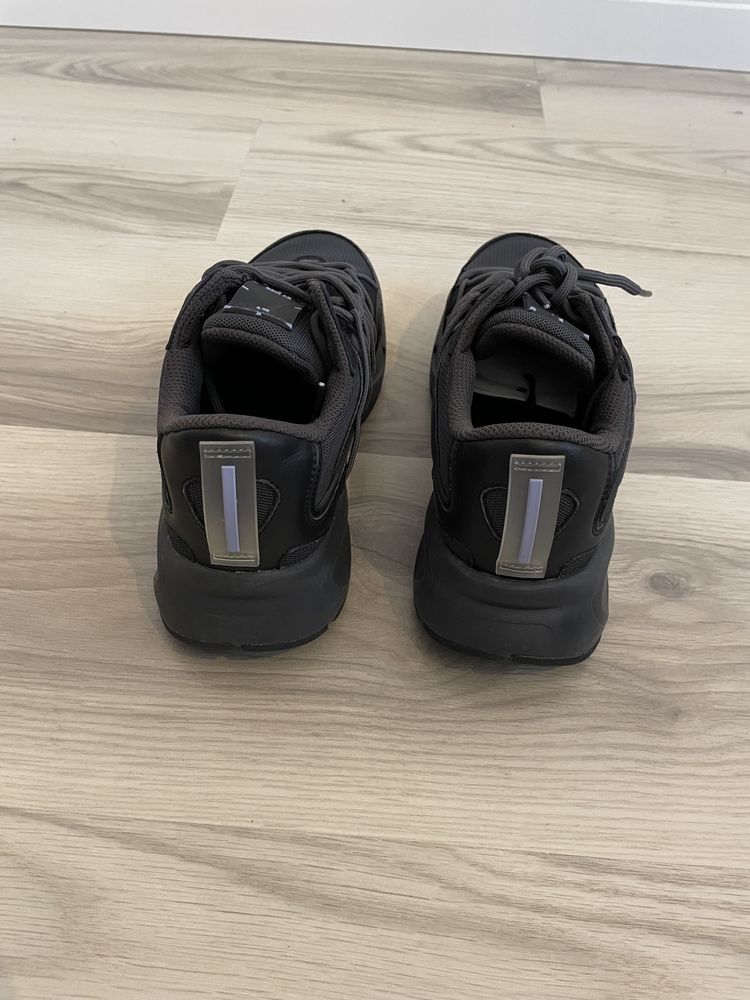 Vand adidasi mcqueen ICO Aratana Sneaker Nero Cenere de fete.