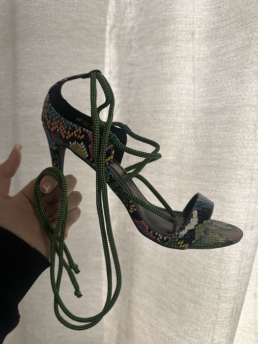 Сандали / официални обувки на ток змия