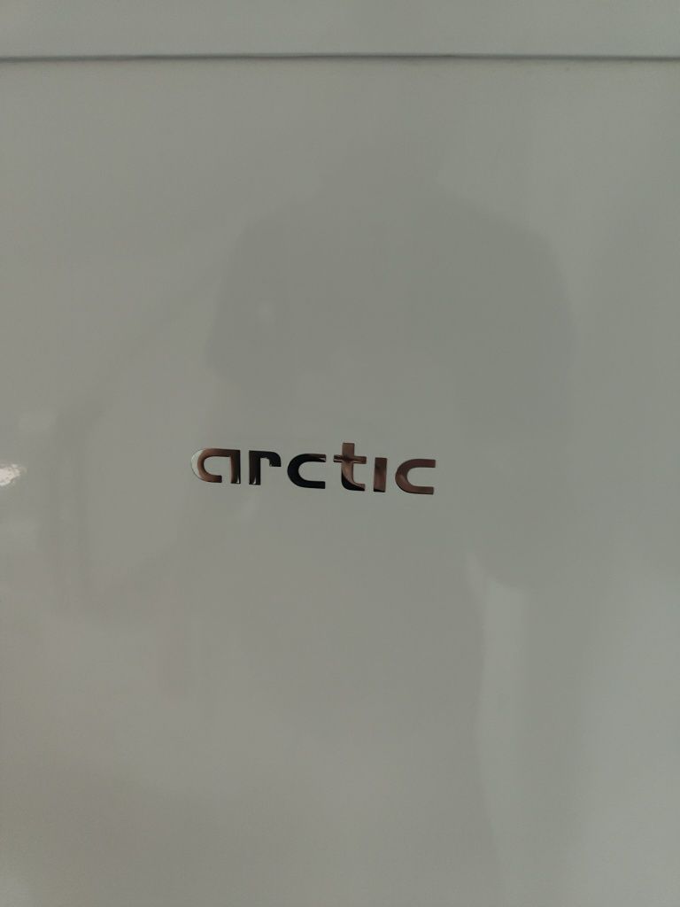 Congelator arctic cu rafturi