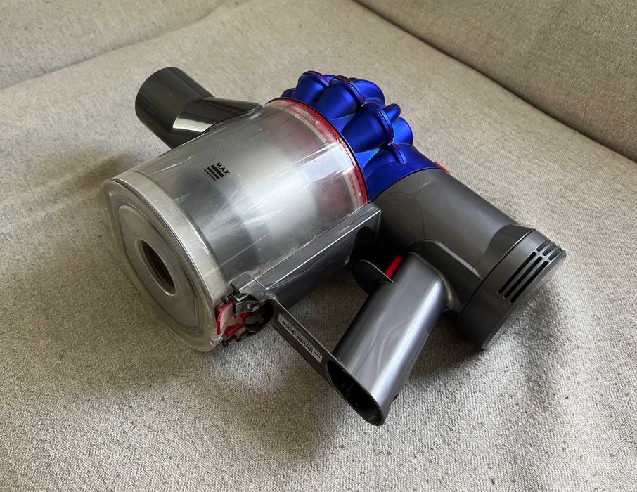 Aspirator Dyson V7 - corp fara accesorii si baterie - bun - verificat
