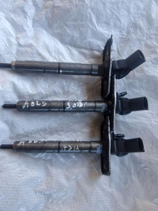 Injectoare/injector Audi a8d3, a6 c6 motor 3.0 tdi