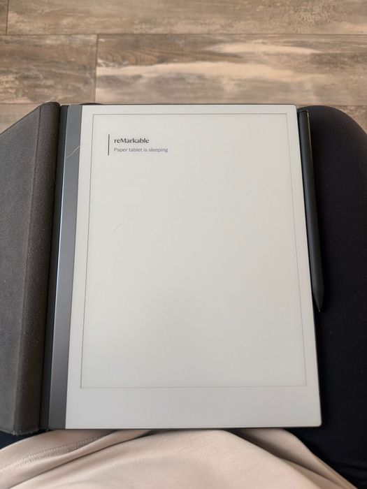 Vand tableta reMarkable cu tot cu marker tips+creion+husa