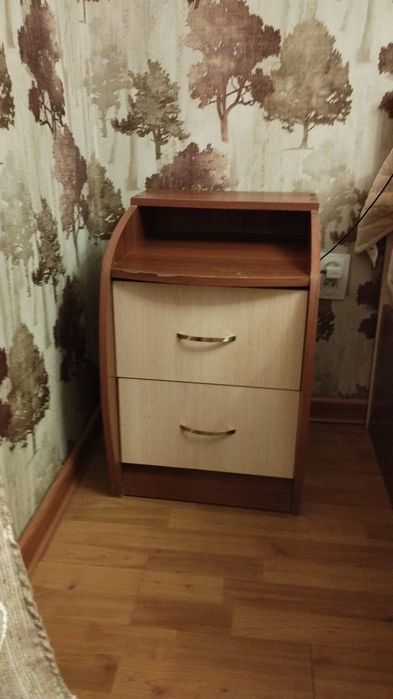 Продам шкаф и 2 тумбочки