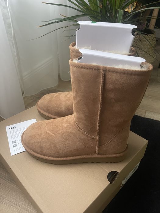 Cizme UGG noi, originale, marimea 36 (potrivite pt 35)