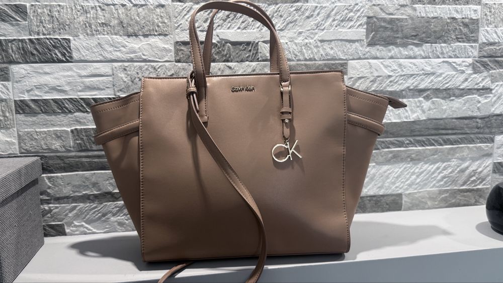 Оригинална чанта Calvin Klein