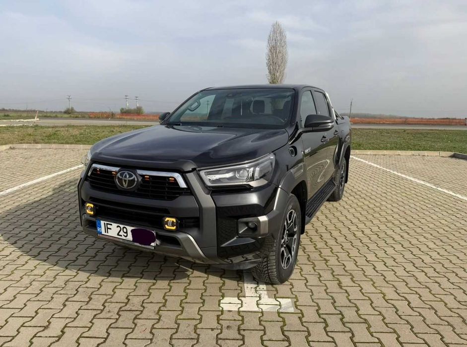 Vand TOYOTA HILUX 2.8 4x4 Invincible – 204 HP