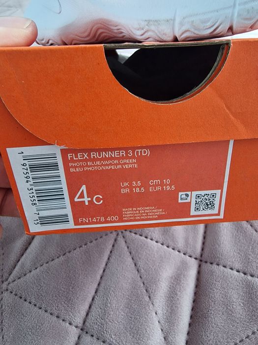 Маратонки Nike...