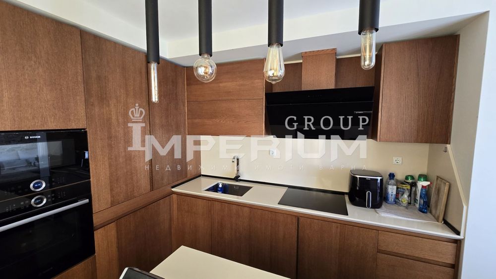 Продава се Тристаен апартамент в Варна, Бриз - 95 кв.м за 2937 €/кв.м - Снимка #11