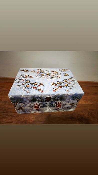 Vand cutie bijuterii realizata manual cu tehnica servetelului