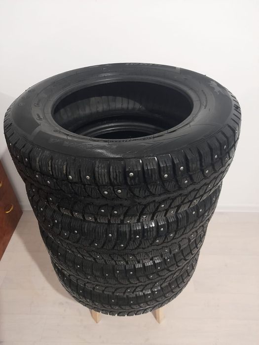 Резина, шина шипованная зимняя
