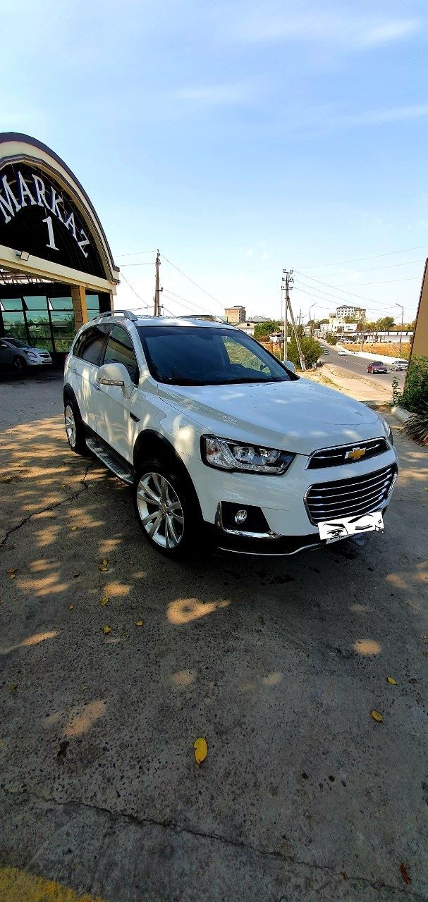 Машина Chevrolet Captiva