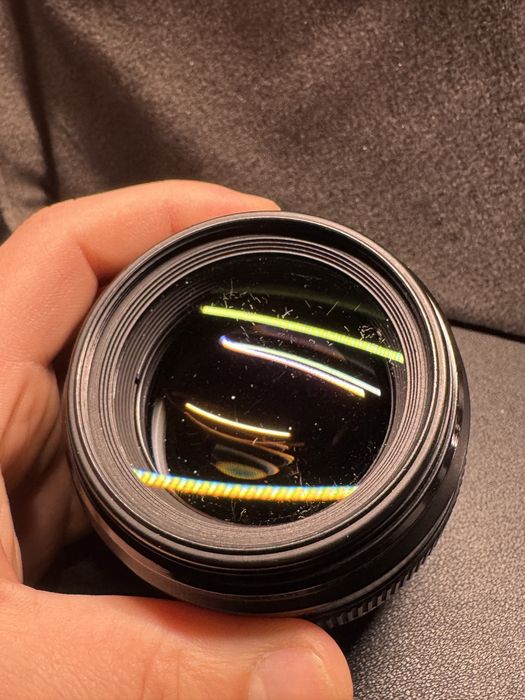 Canon EF 85mm f 1.8 USM