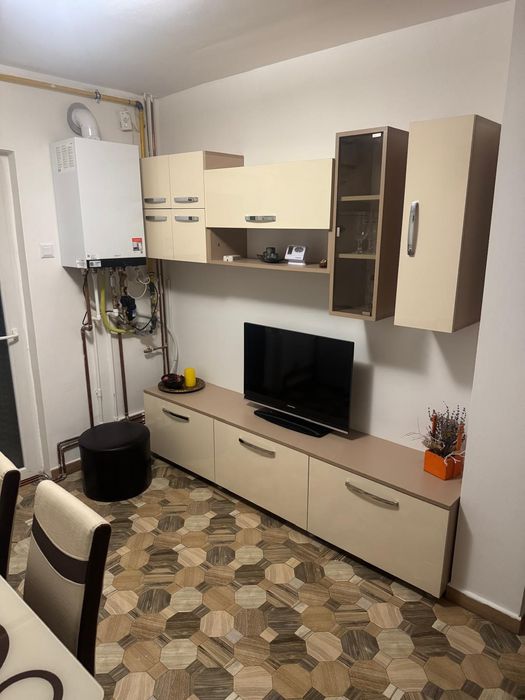 Închiriez apartament două camere