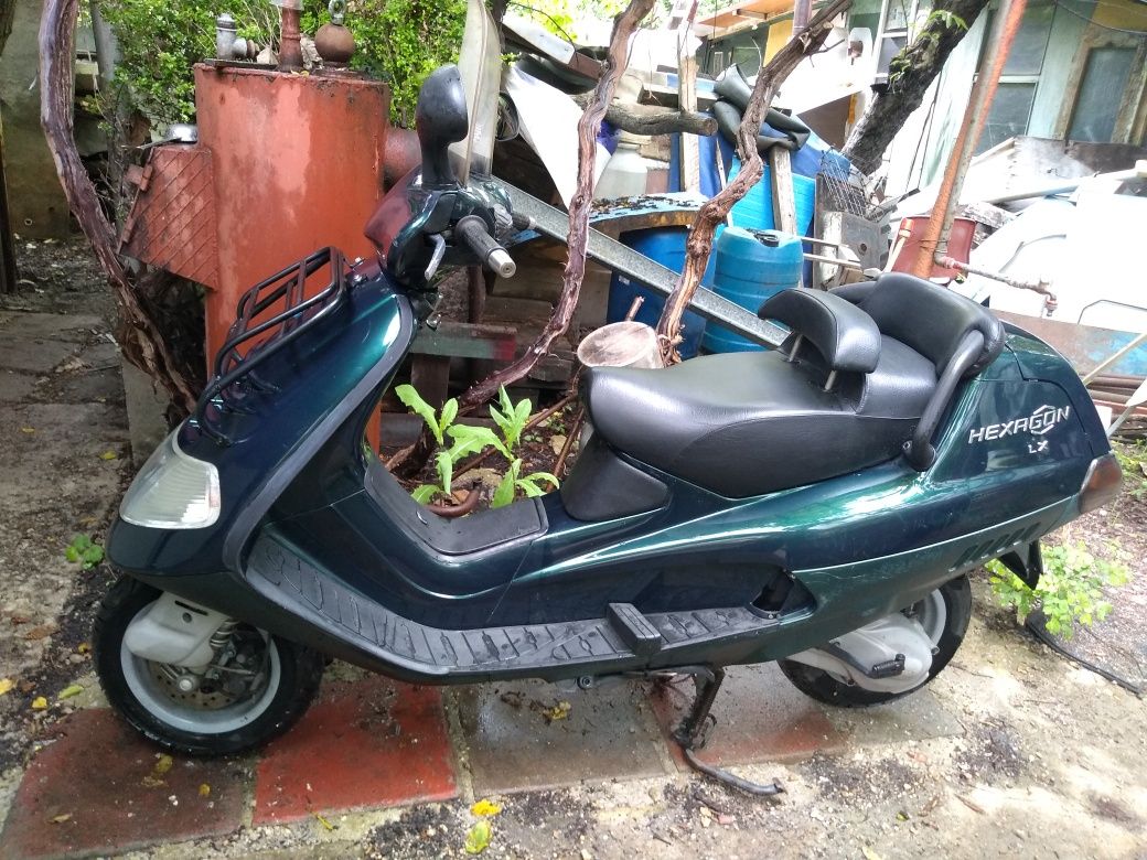 Скутер piaggio hexagon 125